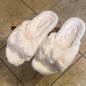 Lemonade Cozy Pink/Blush Fuzzy Slippers Size 9